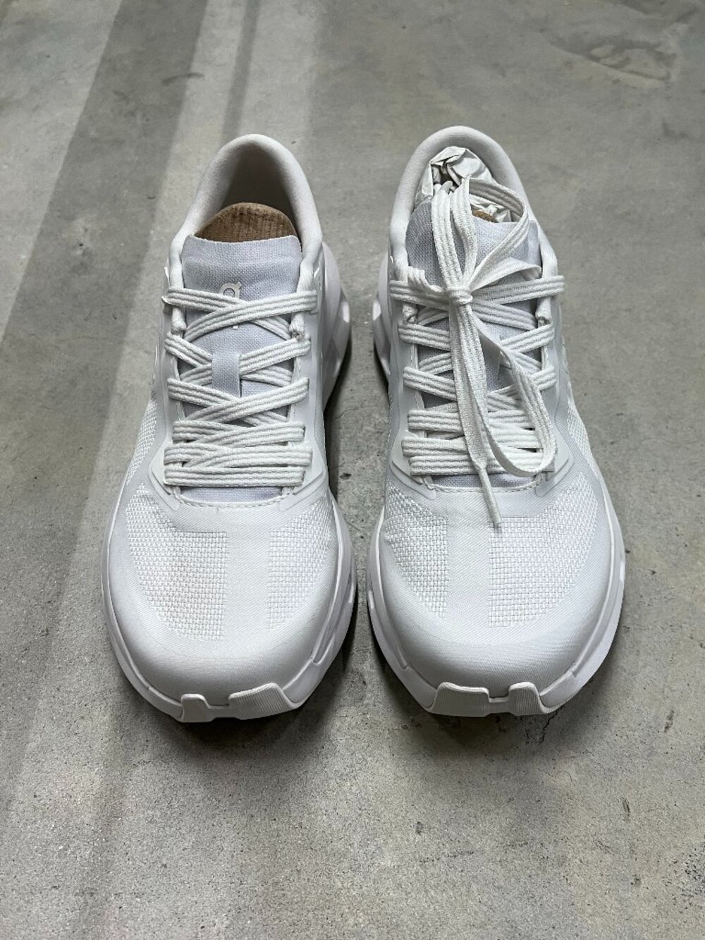 On Running Cloudzone Triple White Wmn's 3WF10071200 - New with Defects - Picture 4 of 13